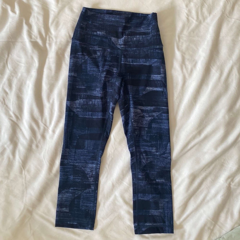 Lululemon Wunder Under Crops, 19” inseam, size 4